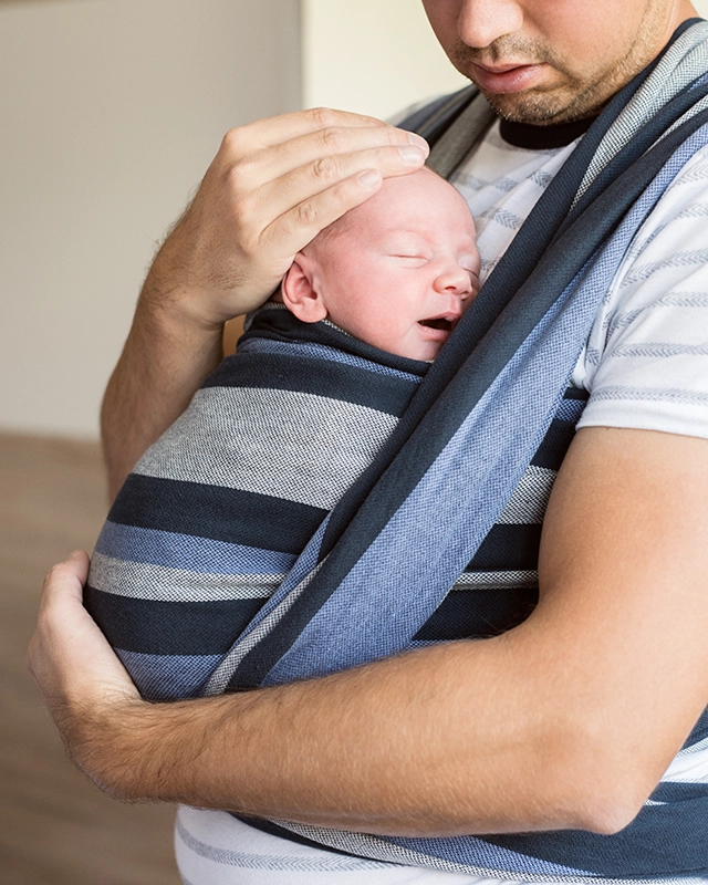 Bienfaits du portage en écharpe pour bébé et parent